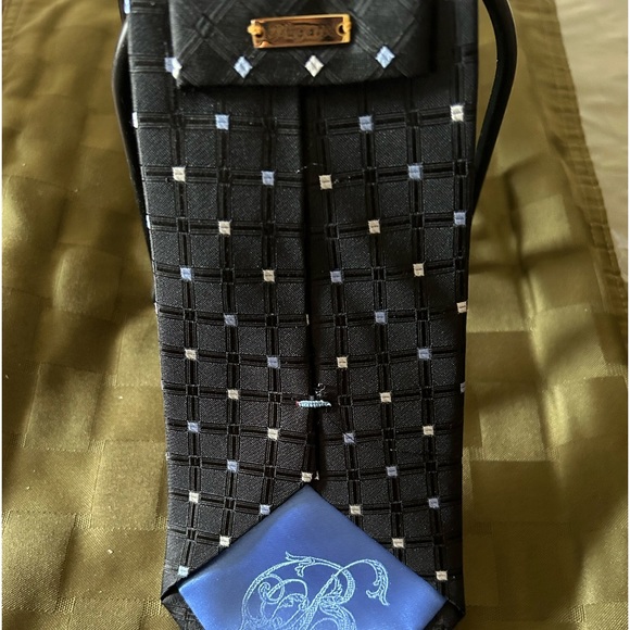 Bugatti Tie 100% Silk - Picture 2 of 2